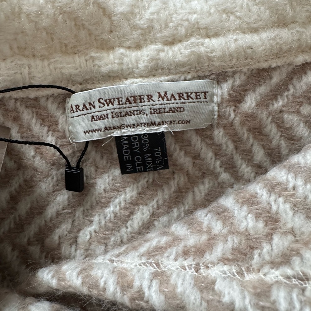 Aran Sweater Market - Wool-Blend Shawl Poncho - One Size - Beige & Cream - NWT - Picture 4 of 6